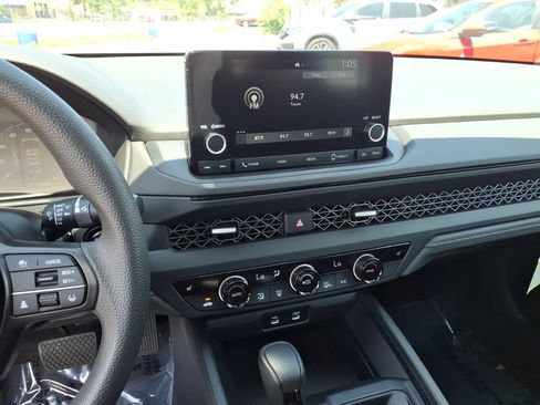 Used 2023 Honda Accord EX image 9