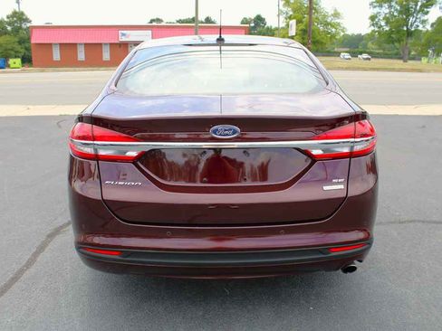Used 2018 Ford Fusion SE w/ Fusion SE Technology Package FWD image 7