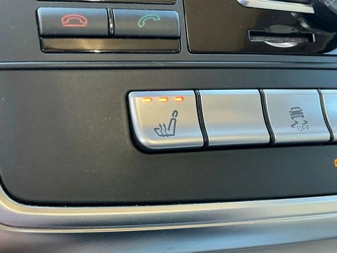 Used 2015 Mercedes-Benz ML 350 ML 350 4MATIC Sport Utility 4D w/ Premium 1 Package image 30