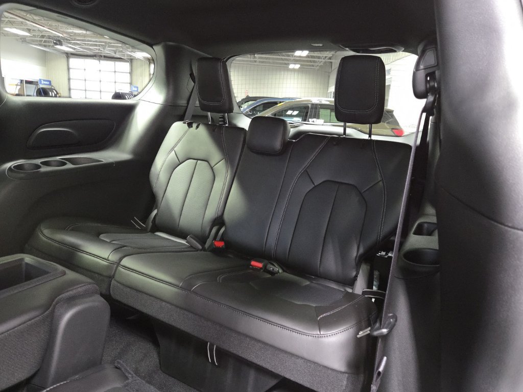New 2026 Chrysler Pacifica Select w/ S Appearance Package FWD image 33