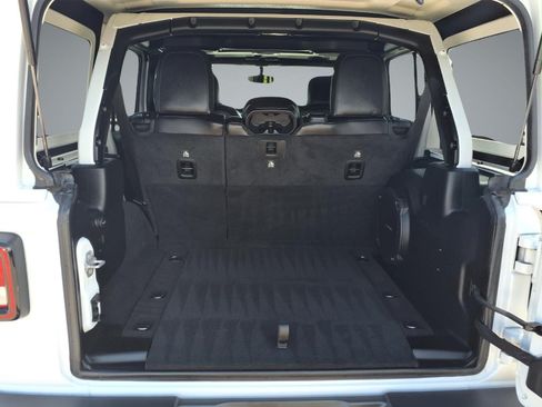 Used 2022 Jeep Wrangler Unlimited Sahara AWD/4WD image 14