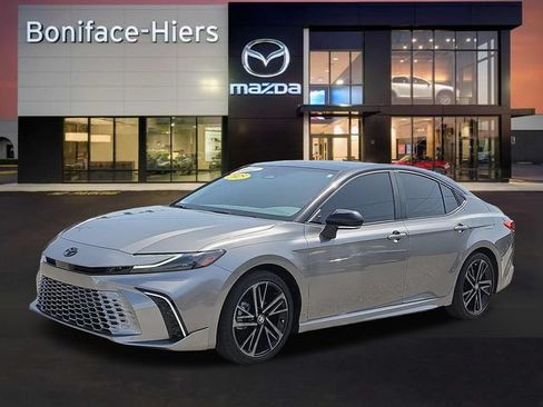 Used 2025 Toyota Camry XSE FWD image 2