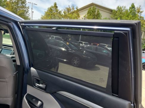 Used 2018 Toyota Highlander XLE FWD image 38