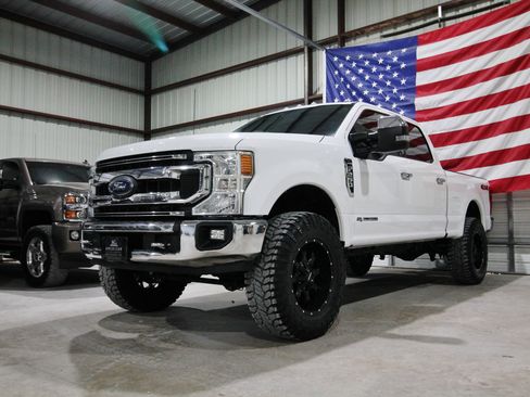 Used 2022 Ford F250 XLT w/ XLT Premium Package AWD/4WD image 3