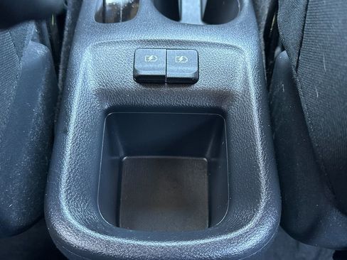 Used 2022 Nissan Kicks S image 30