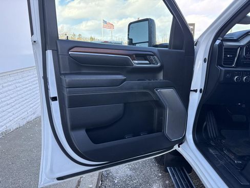 Used 2024 GMC Sierra 3500 Denali w/ Denali Reserve Package image 13