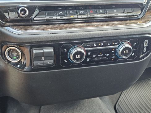 Used 2024 GMC Sierra 1500 SLE image 25