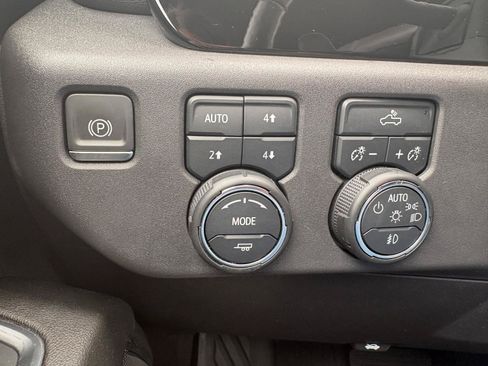 Used 2024 Chevrolet Silverado 1500 LT Trail Boss w/ Convenience Package II AWD/4WD image 36