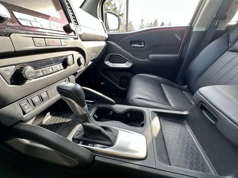 Used 2024 Nissan Frontier SL w/ Technology Package image 16