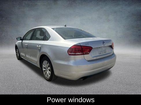 Used 2013 Volkswagen Passat 2.5 S image 3