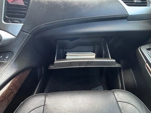Used 2018 Chevrolet Suburban LT RWD image 14