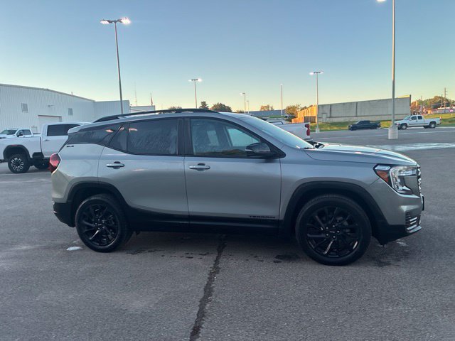 Used 2023 GMC Terrain SLE w/ Driver Convenience Package AWD/4WD image 8