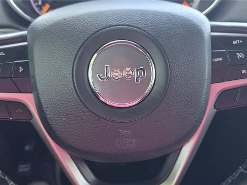 Used 2020 Jeep Grand Cherokee Altitude RWD image 16