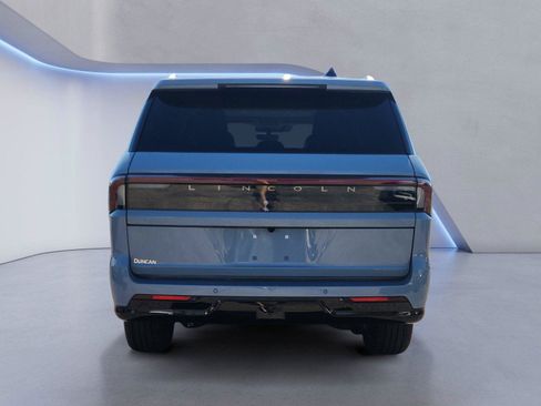 Used 2025 Lincoln Navigator L Reserve AWD/4WD image 4