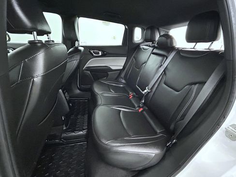 Certified 2025 Jeep Compass Limited image 19