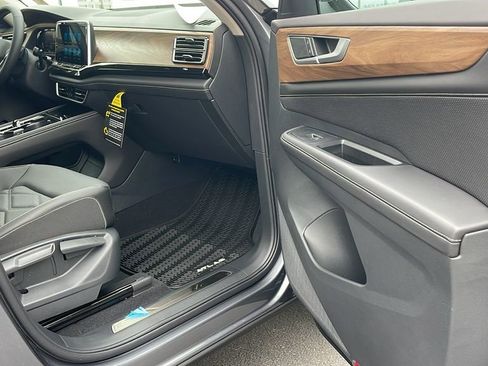 New 2025 Volkswagen Atlas SE image 34