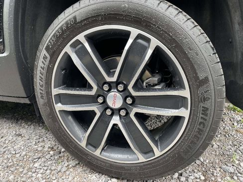 Used 2023 GMC Acadia SLT w/ Technology Package FWD image 7