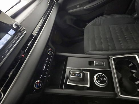 Used 2022 Mitsubishi Outlander SE image 38