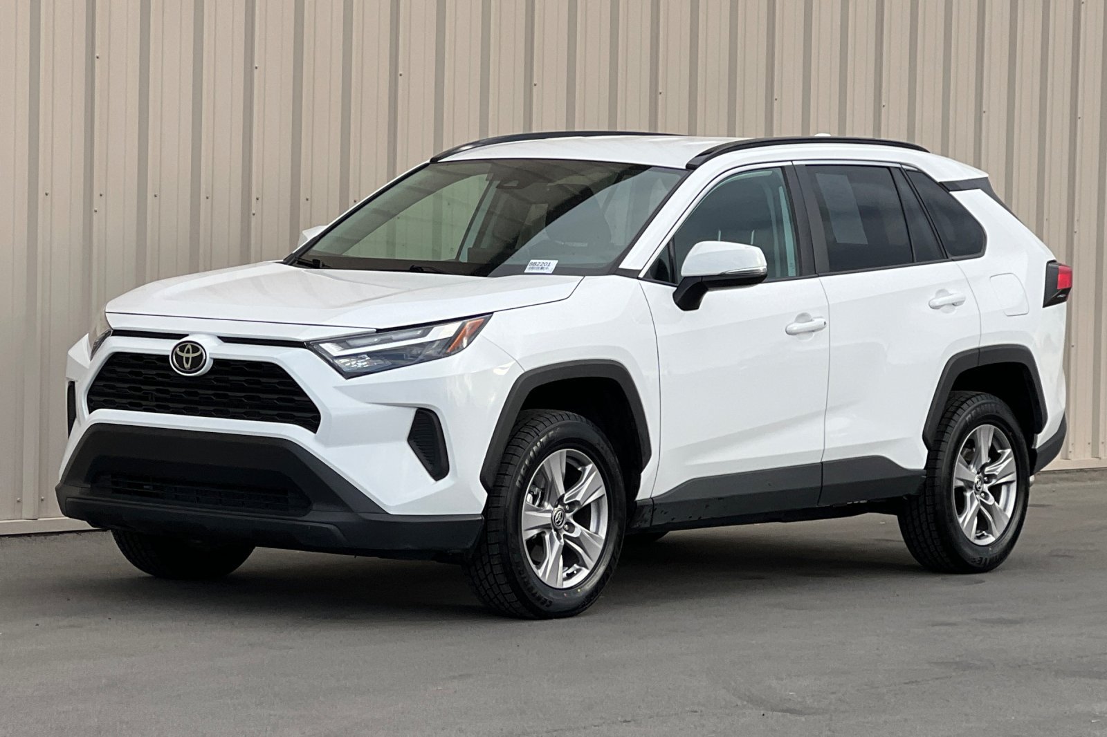 Used 2025 Toyota RAV4 XLE AWD/4WD image 11