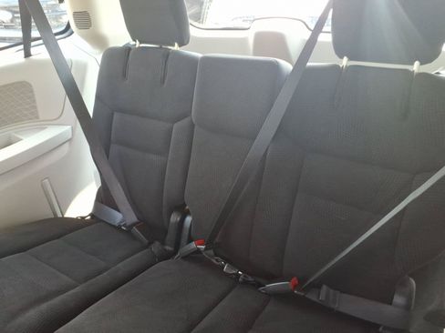 Used 2018 Dodge Grand Caravan SE w/ UConnect Hands-Free Group FWD image 6