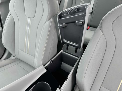 New 2025 Hyundai Elantra SEL image 18