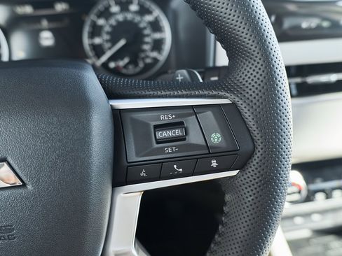 New 2026 Mitsubishi Outlander SE image 34