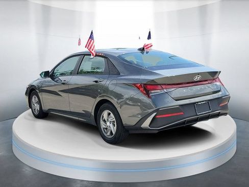 Used 2026 Hyundai Elantra SE w/ Cargo Package FWD image 3