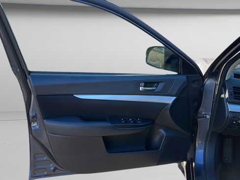 Used 2014 Subaru Outback 2.5i w/ Alloy Wheel Package image 18