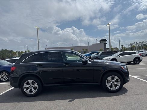 Used 2018 Mercedes-Benz GLC 300 4MATIC image 2