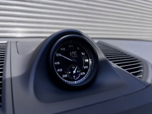 New 2026 Porsche Macan image 19