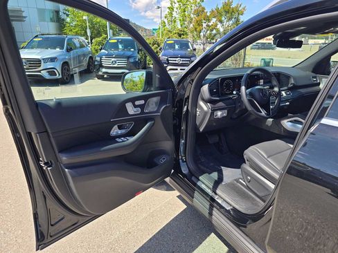 Used 2026 Mercedes-Benz GLS 450 4MATIC image 23
