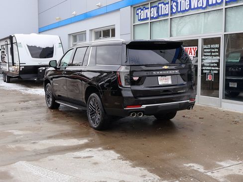 New 2025 Chevrolet Suburban Premier w/ Sun And Tow Package image 8