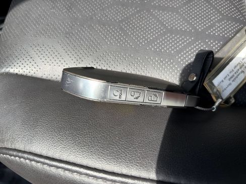 Used 2026 Kia Carnival FWD image 22