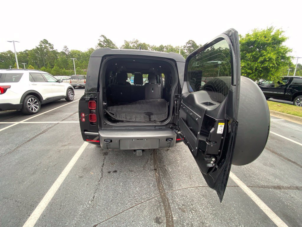 Used 2025 Land Rover Defender 130 Outbound AWD/4WD image 27