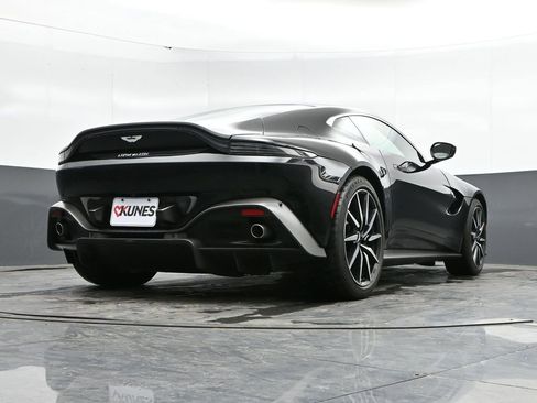 Used 2020 Aston Martin V8 Vantage Coupe RWD image 36