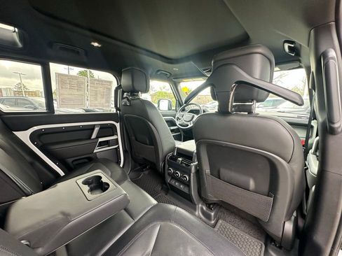 Used 2024 Land Rover Defender 110 X-Dynamic SE AWD/4WD image 31