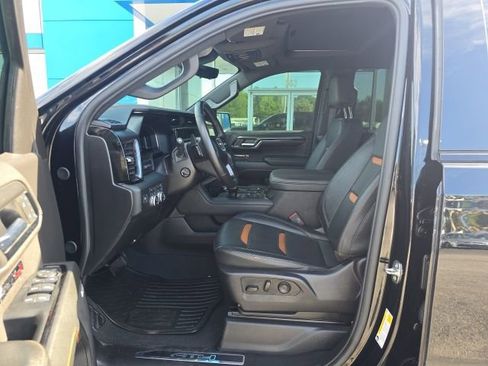 Used 2024 GMC Sierra 1500 AT4 w/ Technology Package AWD/4WD image 9