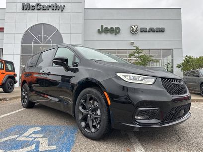 New 2026 Chrysler Pacifica Limited