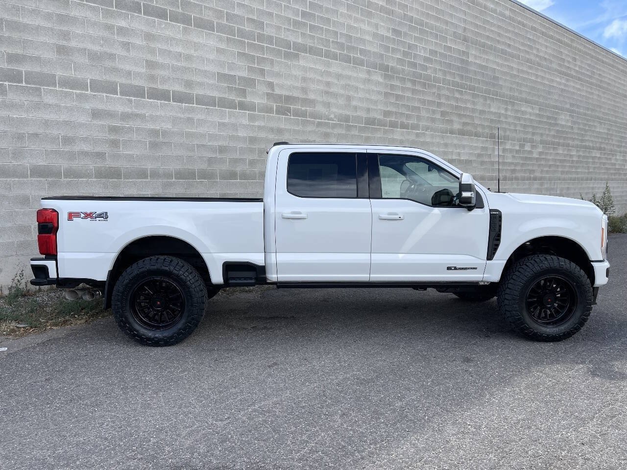 Used 2023 Ford F350 Lariat w/ Lariat Ultimate Package AWD/4WD image 28
