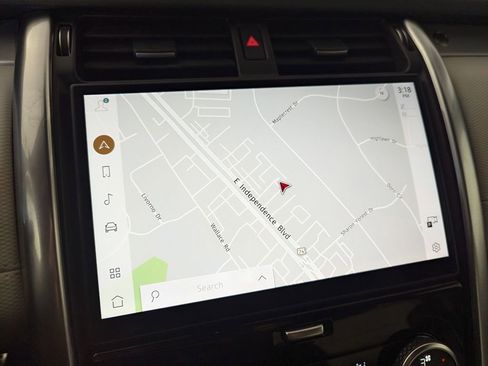 Used 2024 Land Rover Discovery Dynamic SE image 11