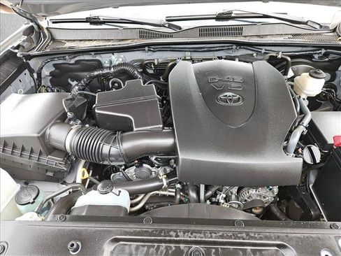 Used 2019 Toyota Tacoma SR5 AWD/4WD image 25