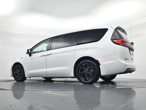 Used 2024 Chrysler Pacifica Limited FWD image 44