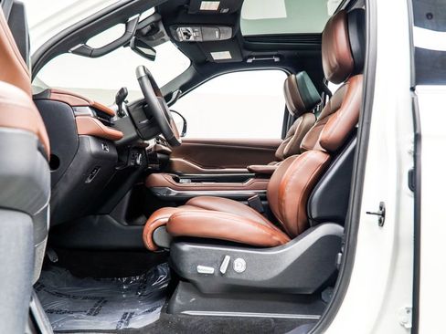 Used 2025 Lincoln Navigator Reserve image 45