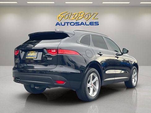 Used 2018 Jaguar F-PACE Premium image 3