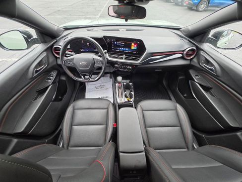 Used 2024 Chevrolet Trax RS w/ Sunroof Package FWD image 25
