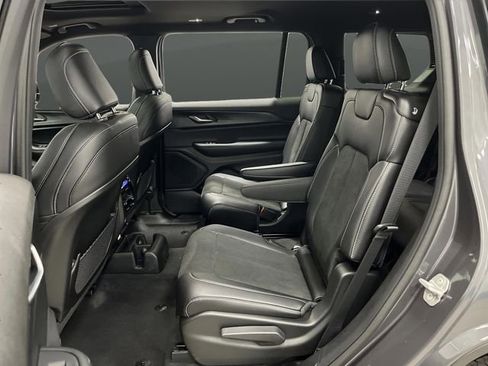 New 2025 Jeep Grand Cherokee L Altitude image 28