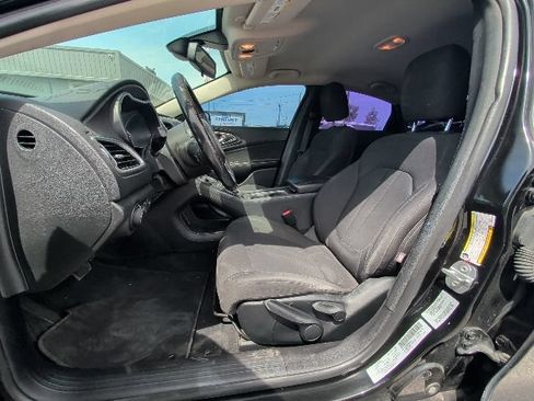 Used 2016 Chrysler 200 LX FWD image 3