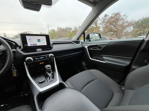 Used 2025 Toyota RAV4 LE image 34