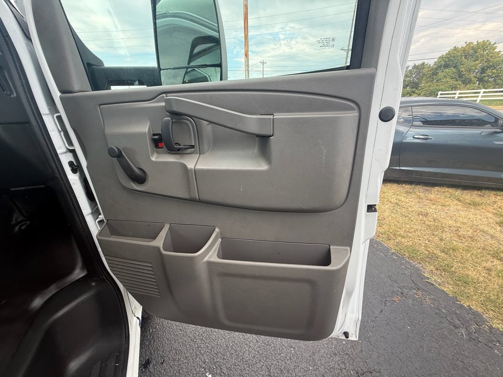 Used 2020 GMC Savana 3500 Extended w/ Driver Convenience Package RWD image 17