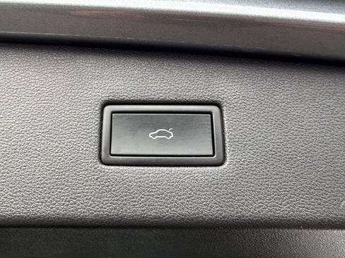 Used 2023 Volkswagen Tiguan SEL R-Line AWD/4WD image 10